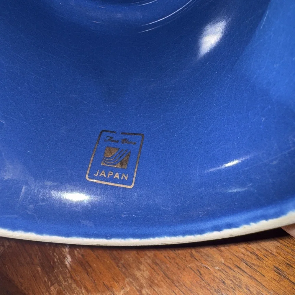 Vintage Japanese vase Royal blue  w/red‎ & purple hand painted flowers OLA001